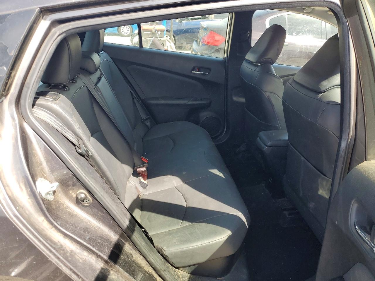 2016 TOYOTA PRIUS FOUR photo 28