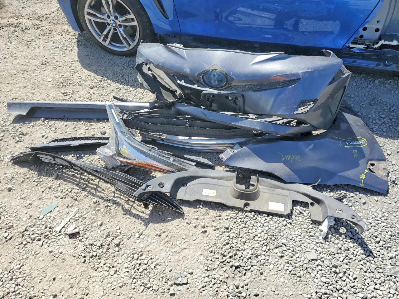 2016 TOYOTA PRIUS FOUR photo 34