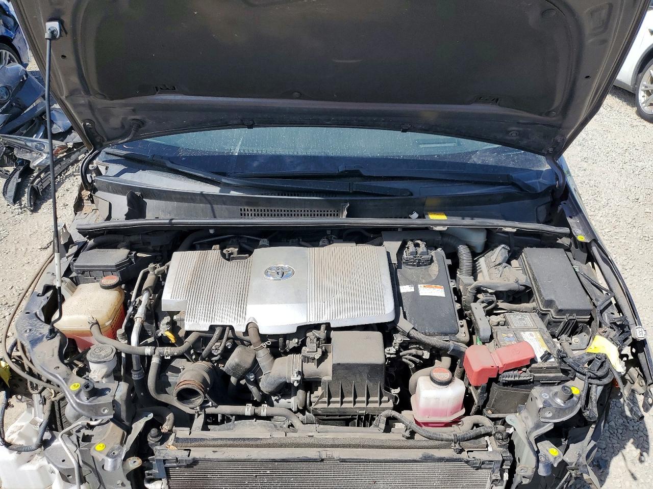 2016 TOYOTA PRIUS FOUR photo 31