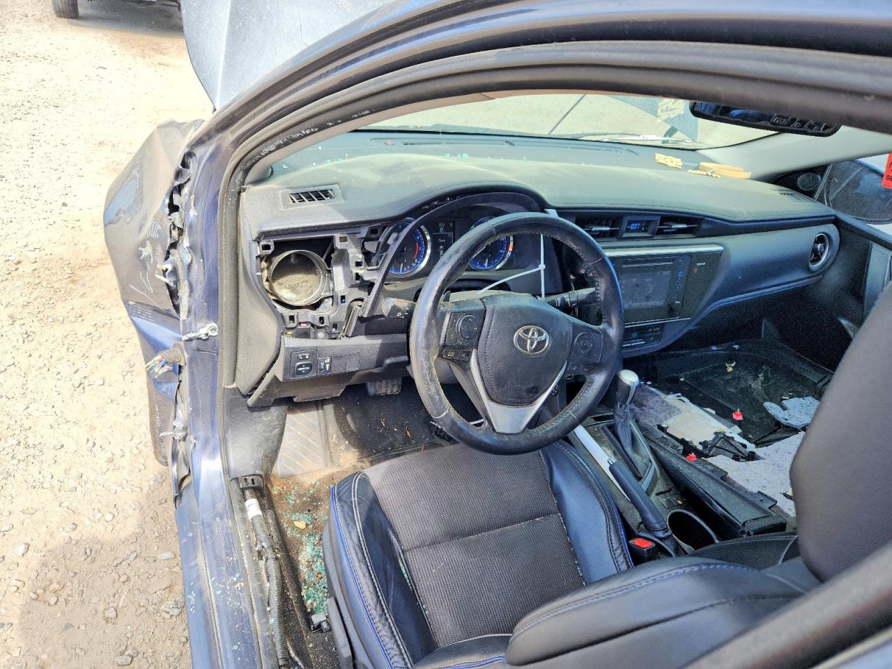 2017 TOYOTA COROLLA SE photo 8