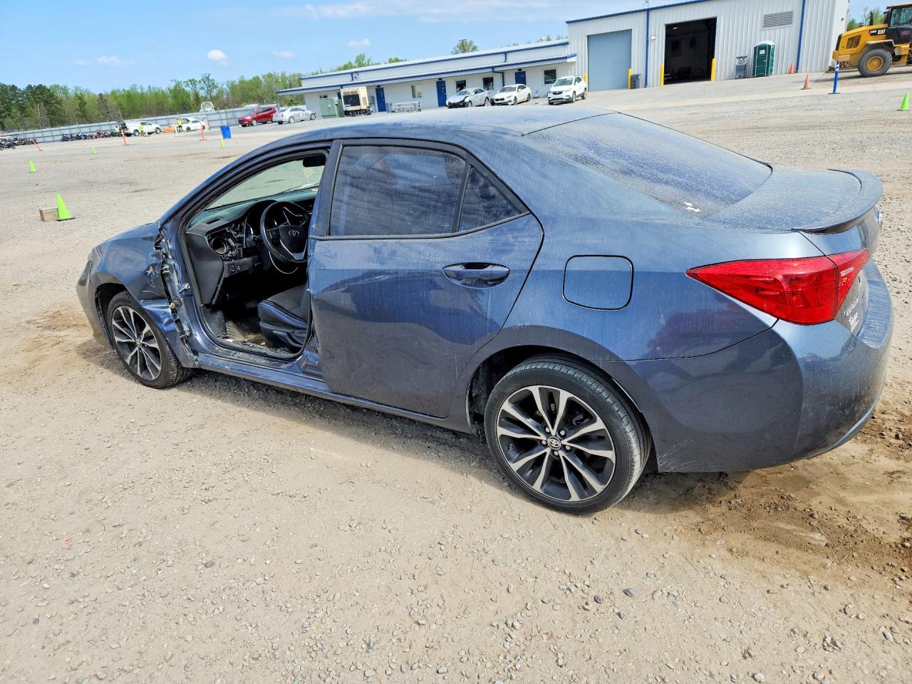 2017 TOYOTA COROLLA SE photo 2