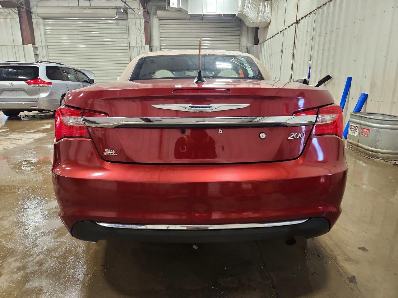 2013 CHRYSLER 200 TOURING photo 6