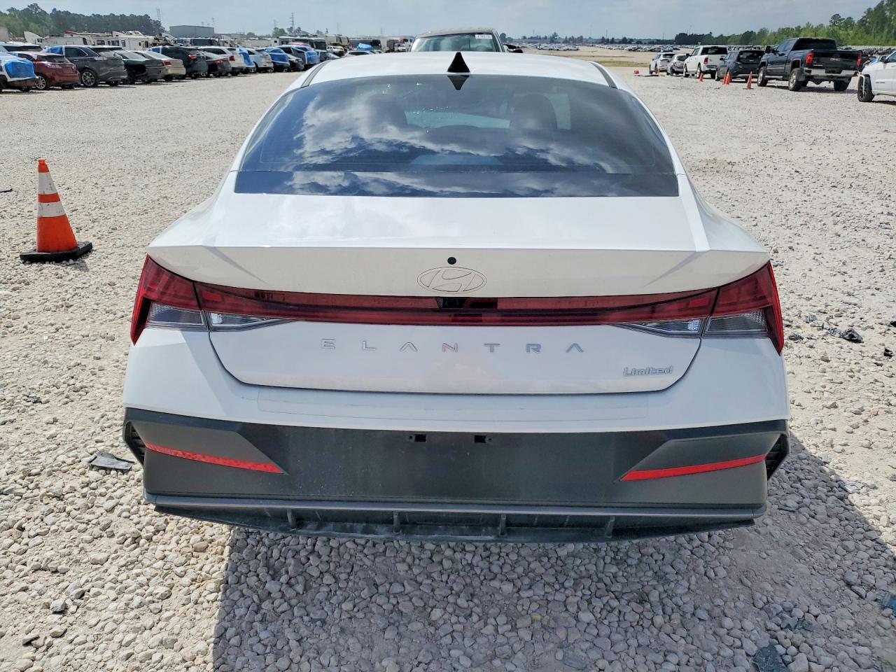 2025 HYUNDAI ELANTRA LIMITED photo 16