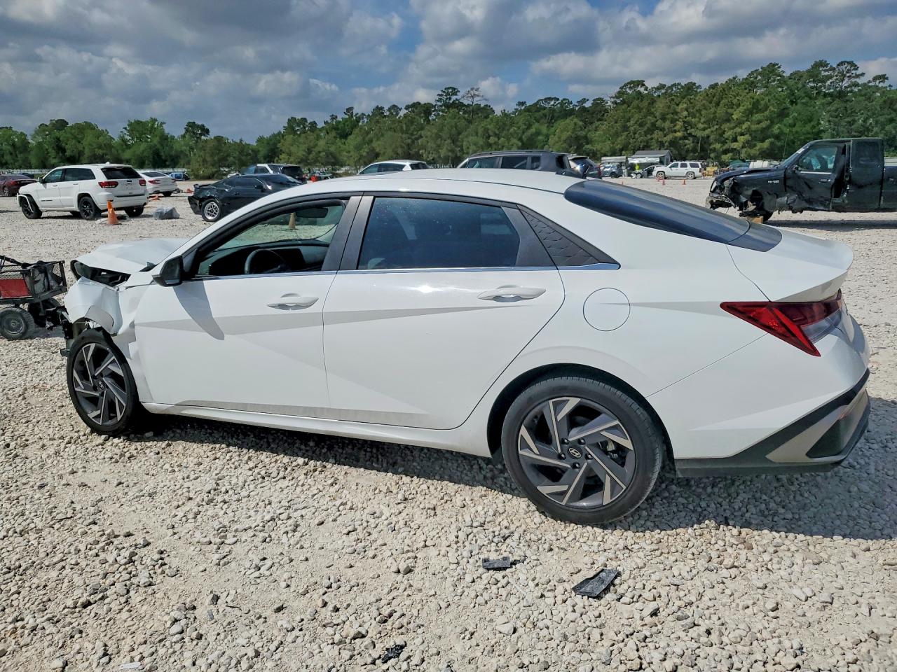2025 HYUNDAI ELANTRA LIMITED photo 4
