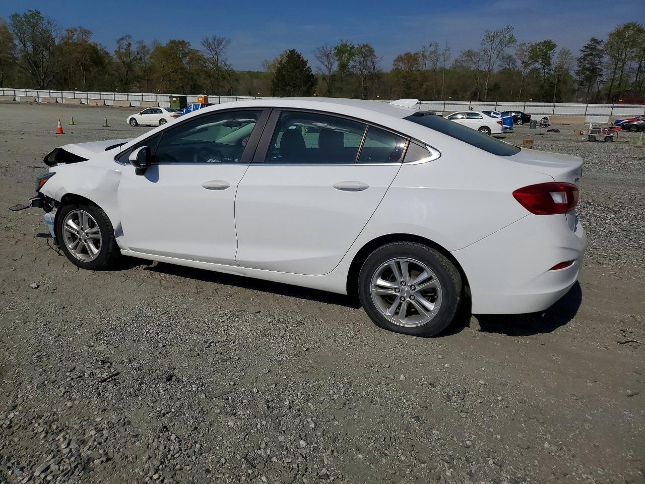 2017 CHEVROLET CRUZE LT photo 3