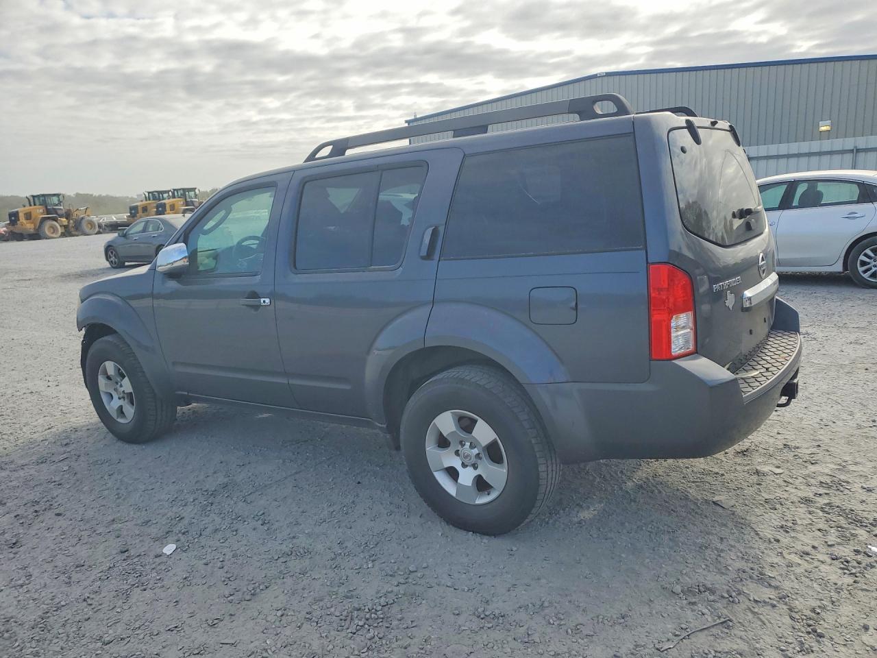 2011 NISSAN PATHFINDER S photo 4
