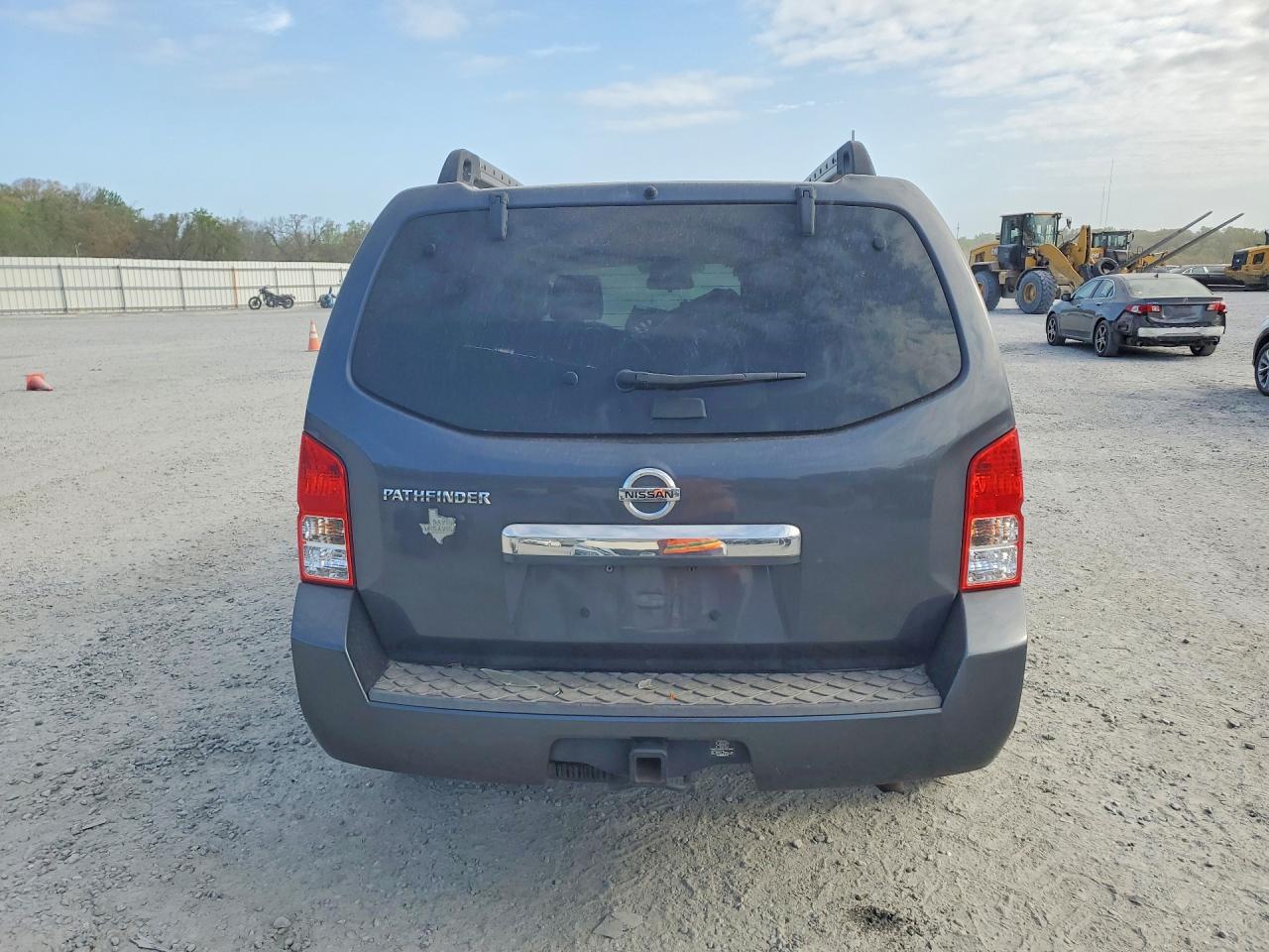 2011 NISSAN PATHFINDER S photo 16