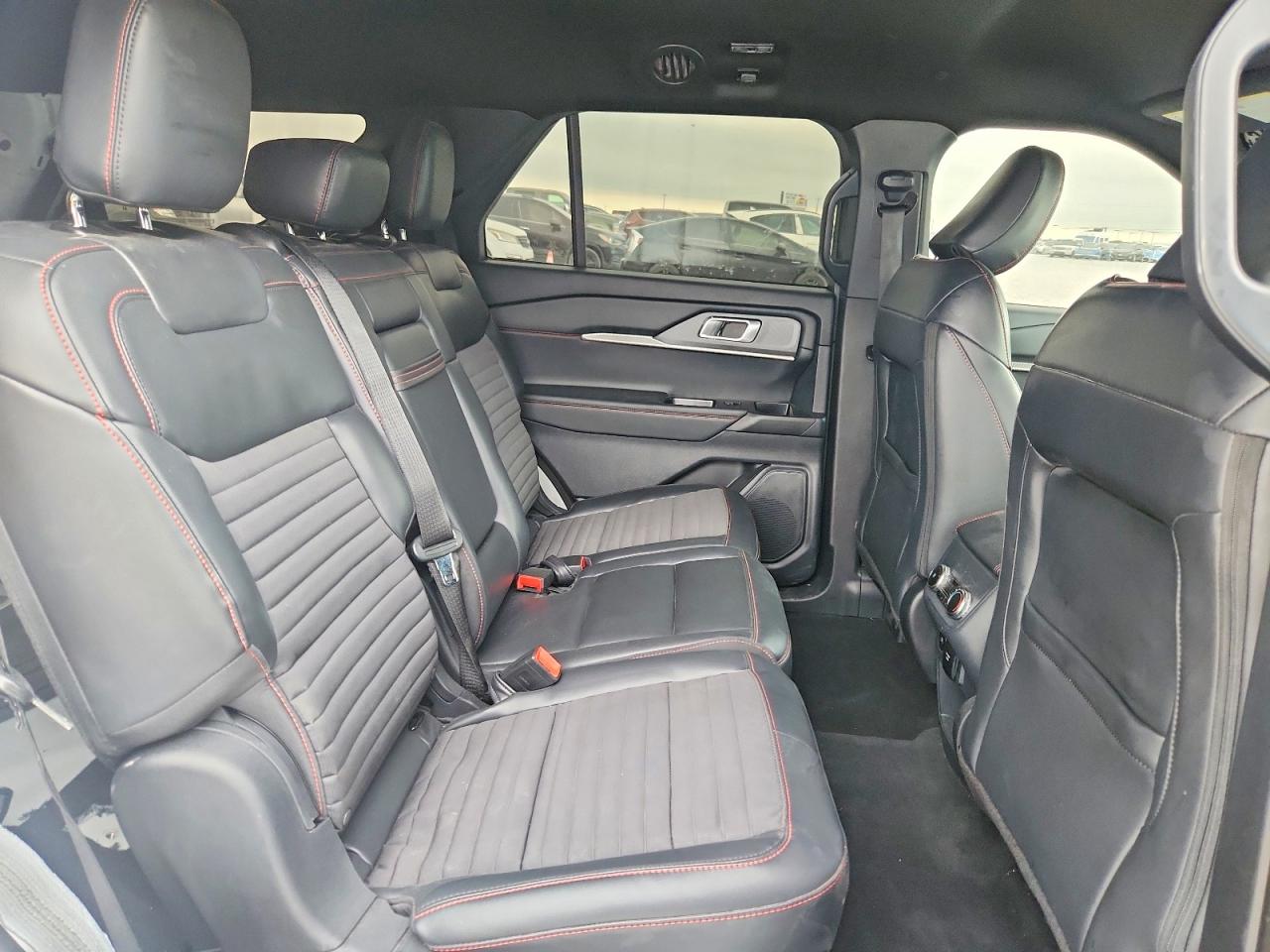 2025 FORD EXPLORER ST-LINE photo 31