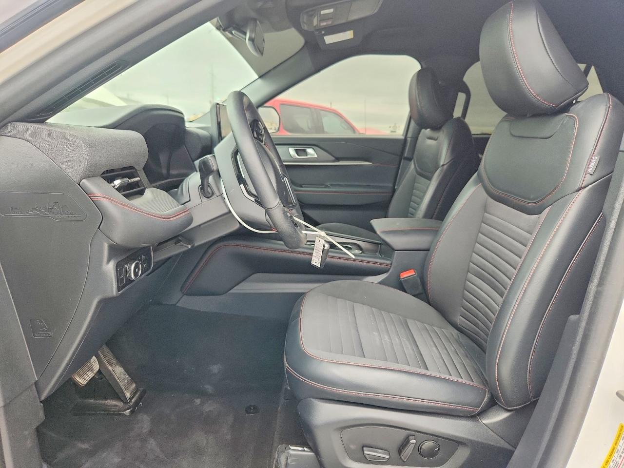 2025 FORD EXPLORER ST-LINE photo 19