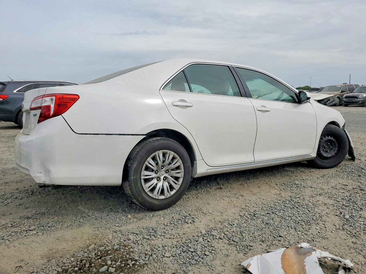 2012 TOYOTA CAMRY LE photo 5