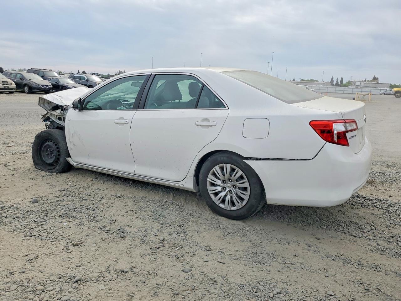 2012 TOYOTA CAMRY LE photo 3