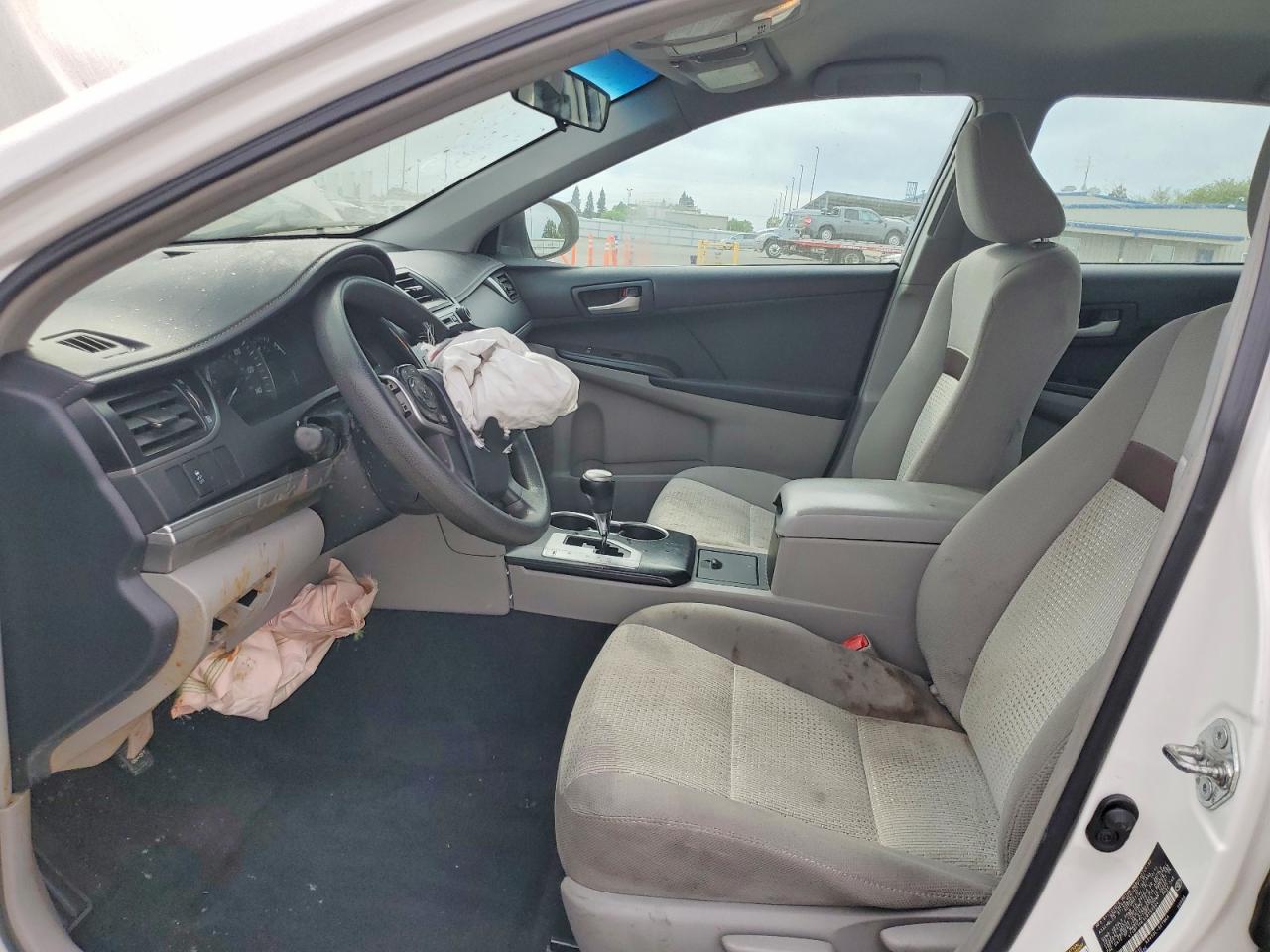 2012 TOYOTA CAMRY LE photo 13