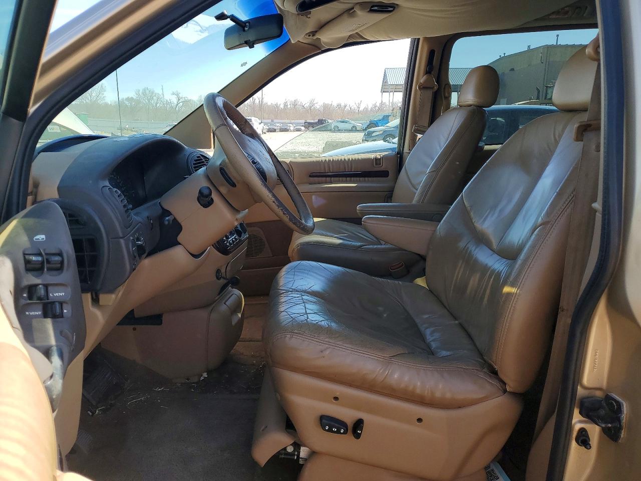 2000 CHRYSLER TOWN & COUNTRY LXI photo 13