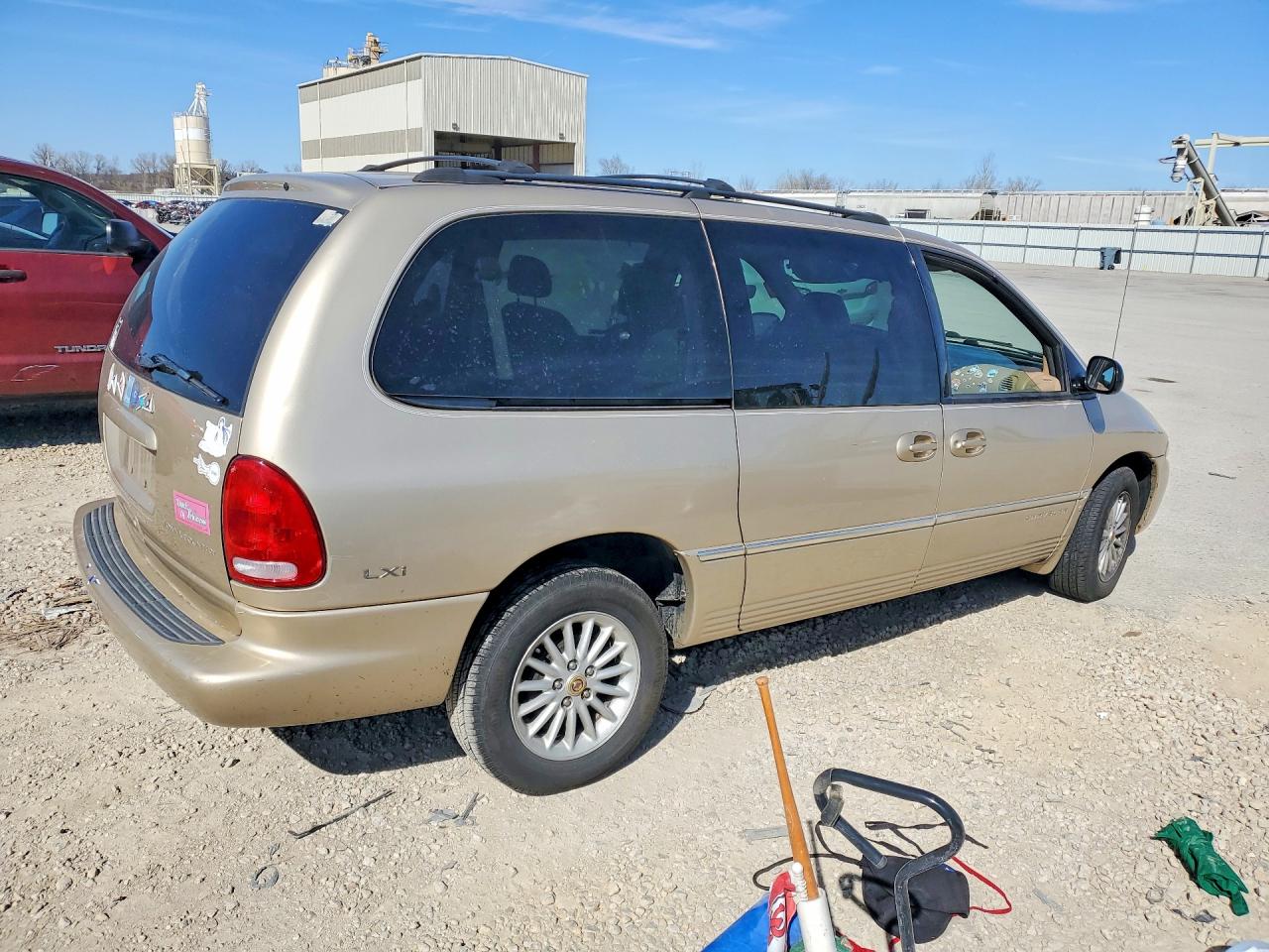 2000 CHRYSLER TOWN & COUNTRY LXI photo 5