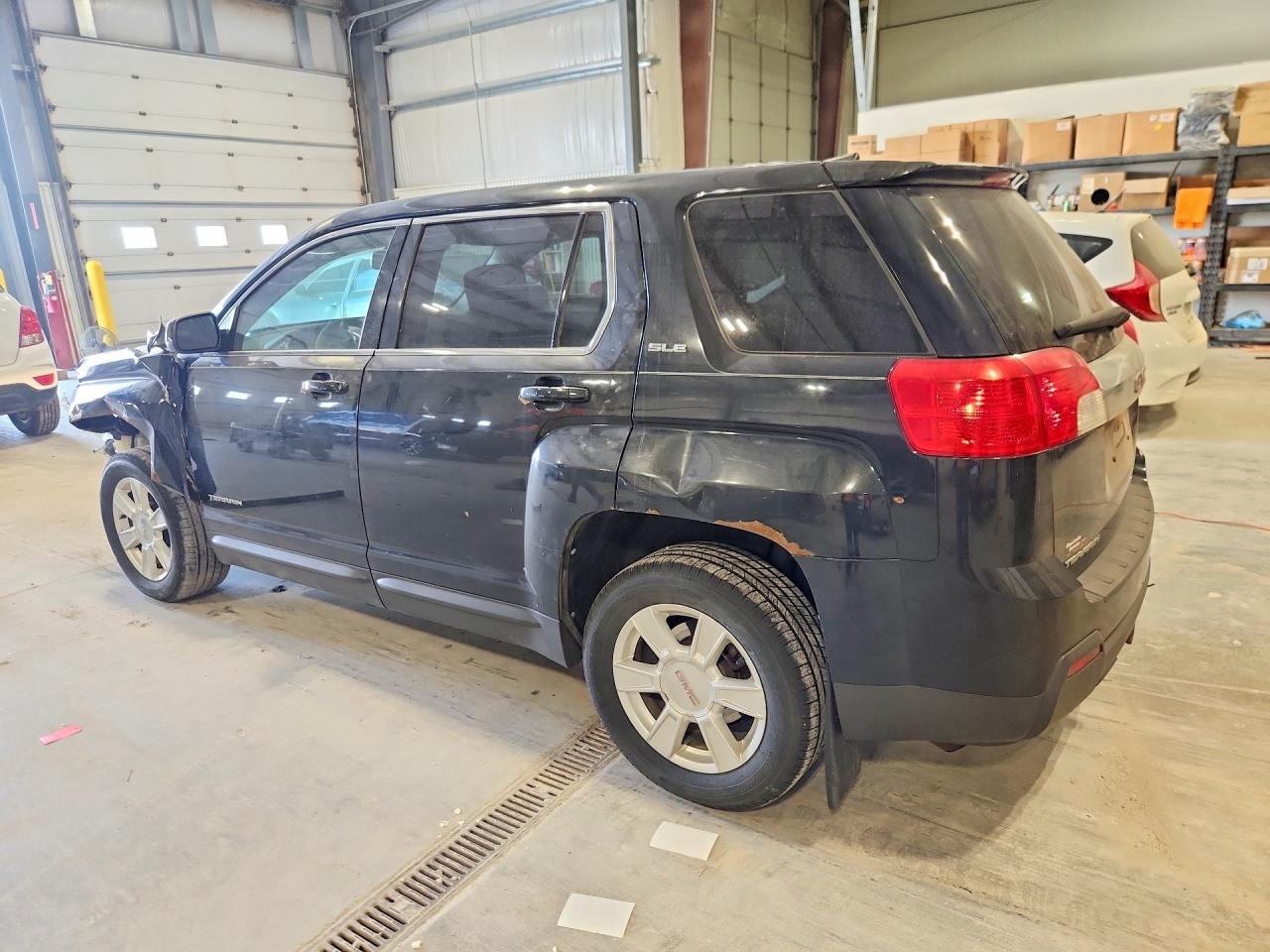 2011 GMC TERRAIN SLE photo 3