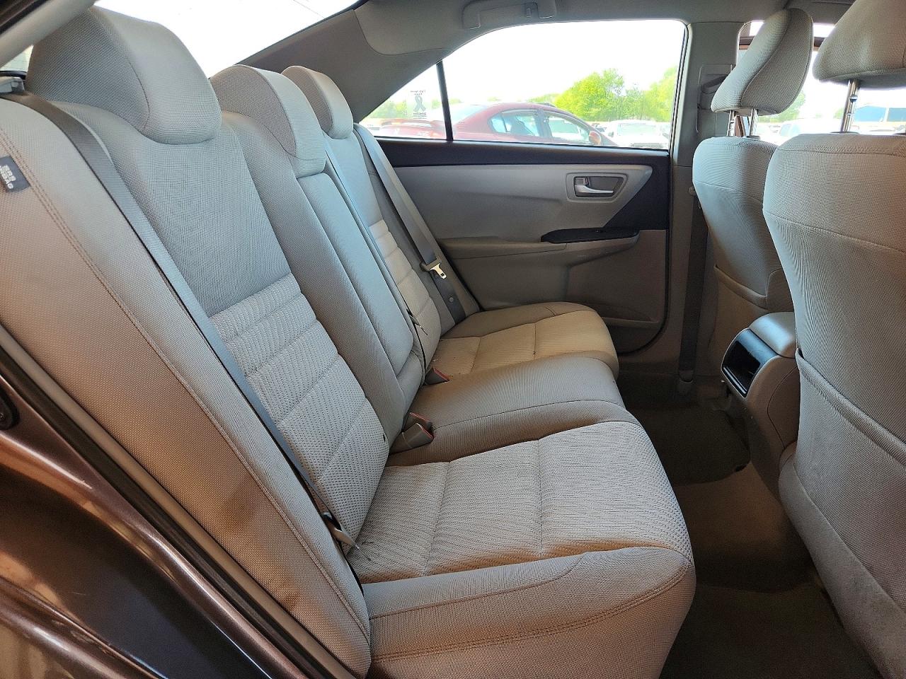 2015 TOYOTA CAMRY LE photo 28