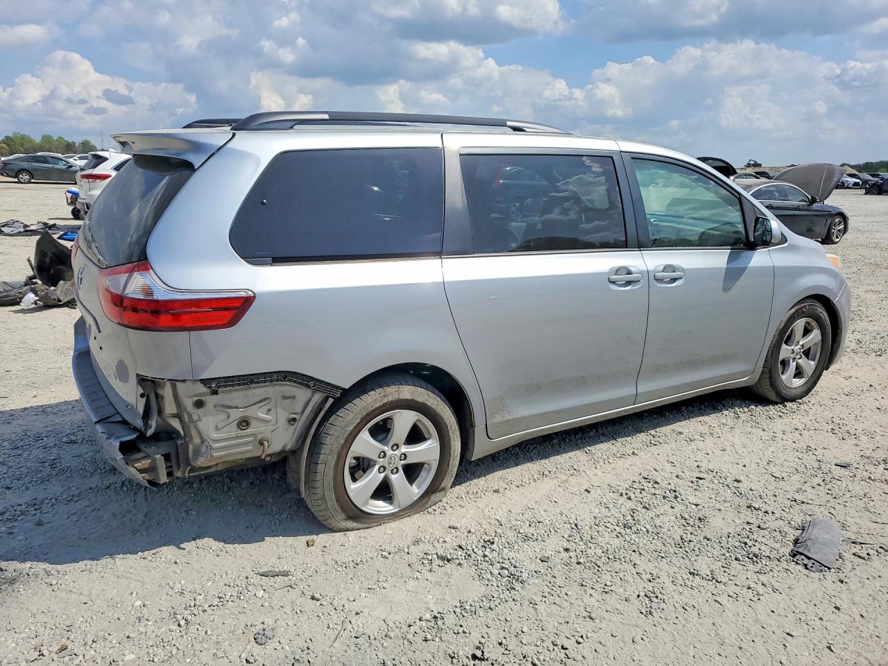2015 TOYOTA SIENNA LE 8-PASSENGER photo 5