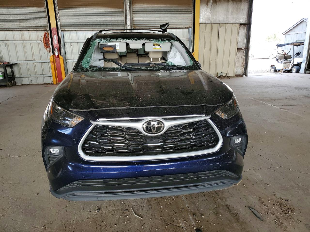 2023 TOYOTA HIGHLANDER XLE photo 5