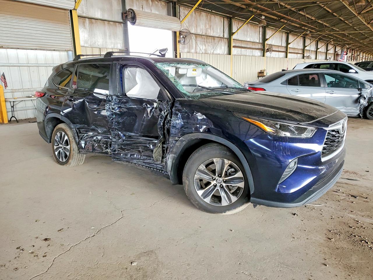 2023 TOYOTA HIGHLANDER XLE photo 4