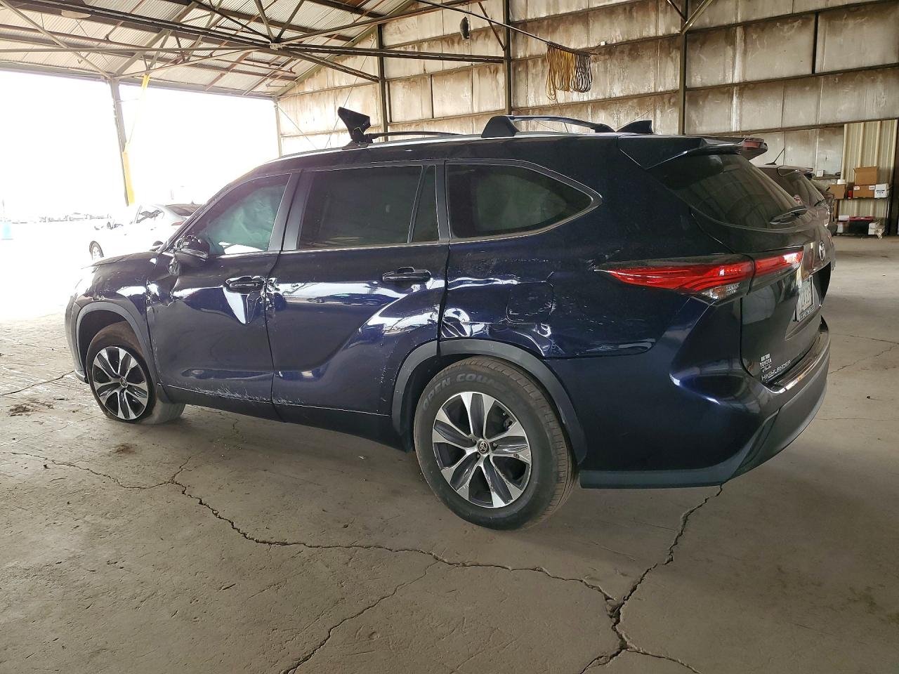 2023 TOYOTA HIGHLANDER XLE photo 2