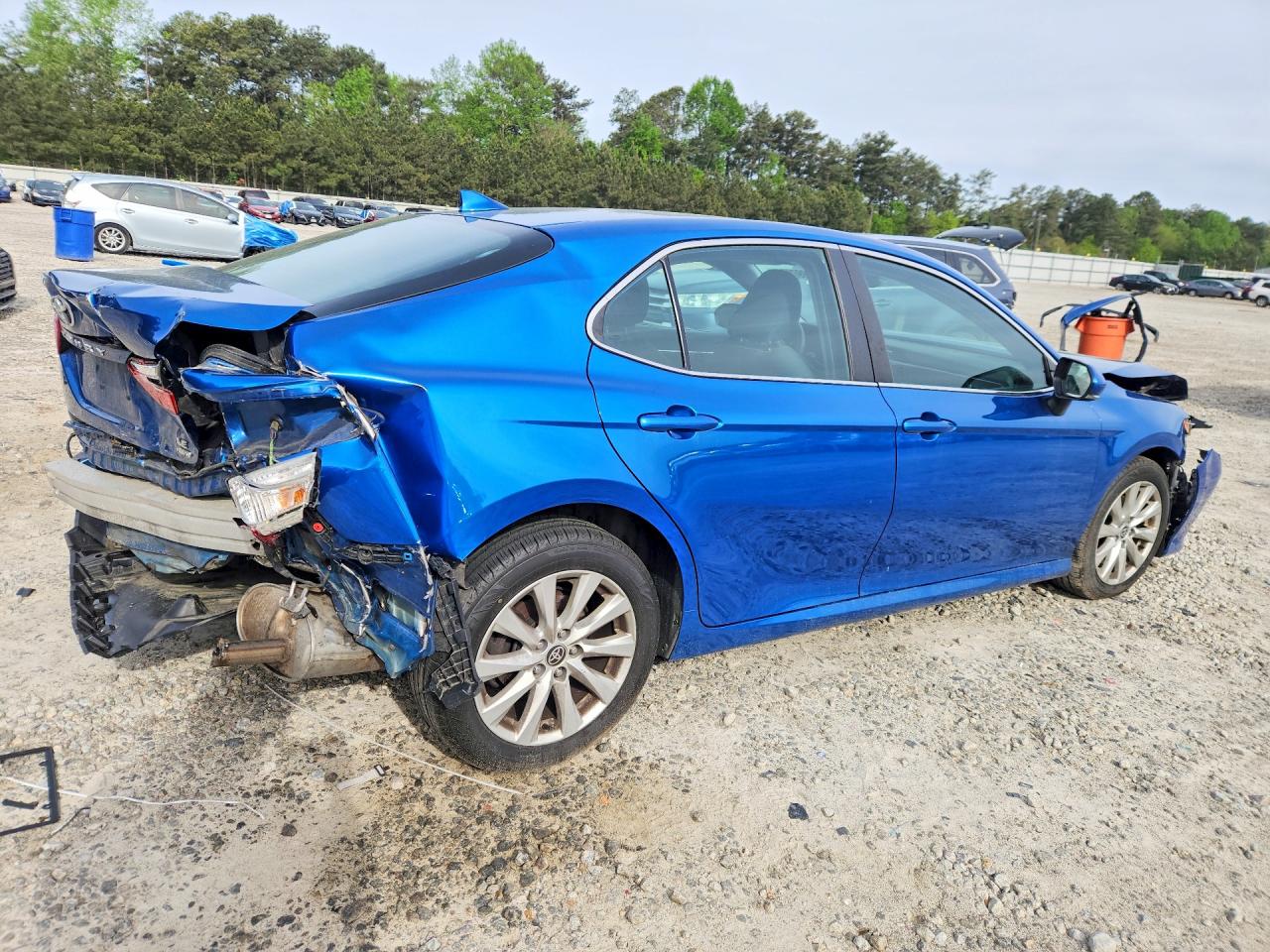 2020 TOYOTA CAMRY LE photo 5