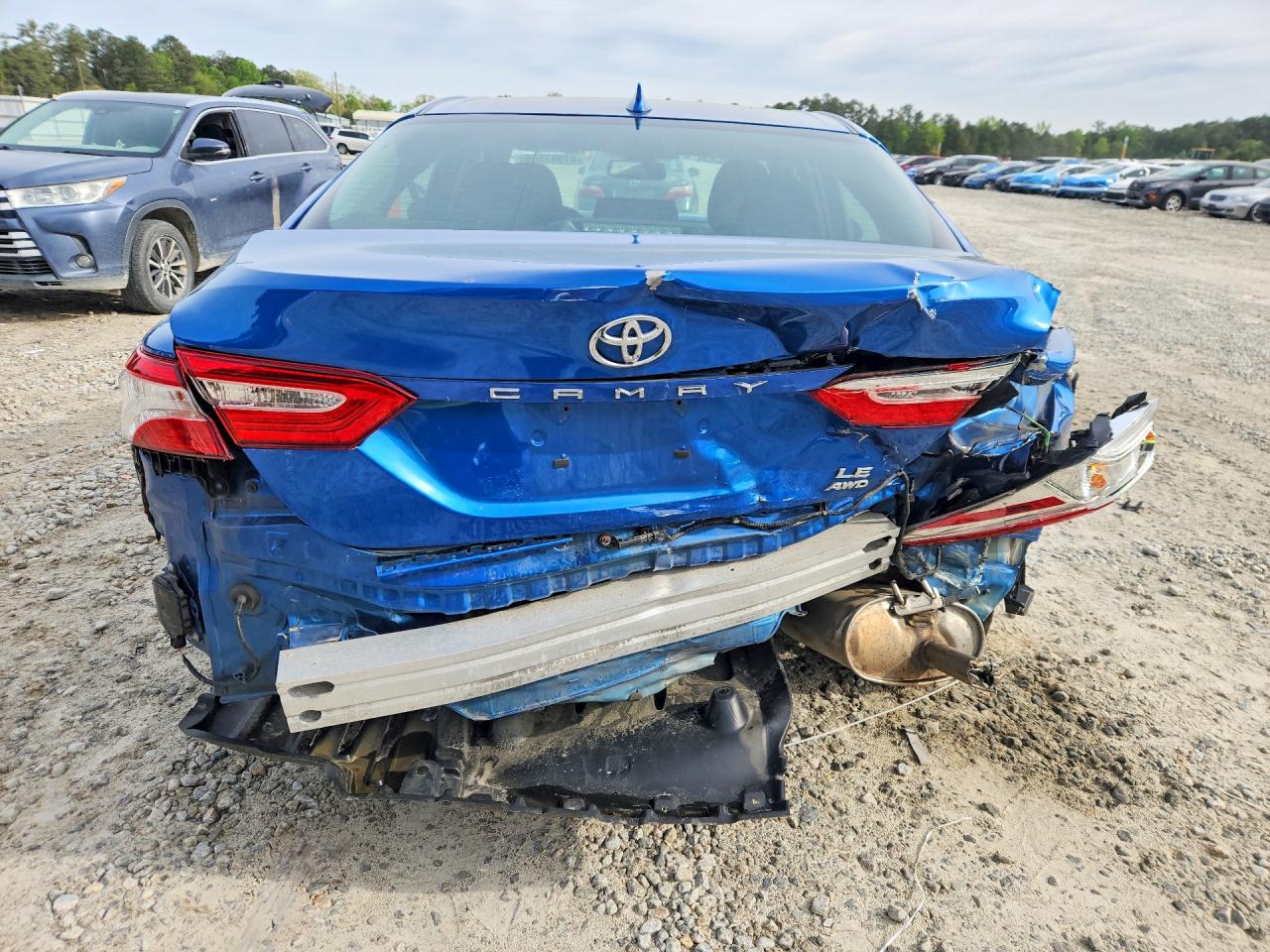 2020 TOYOTA CAMRY LE photo 11