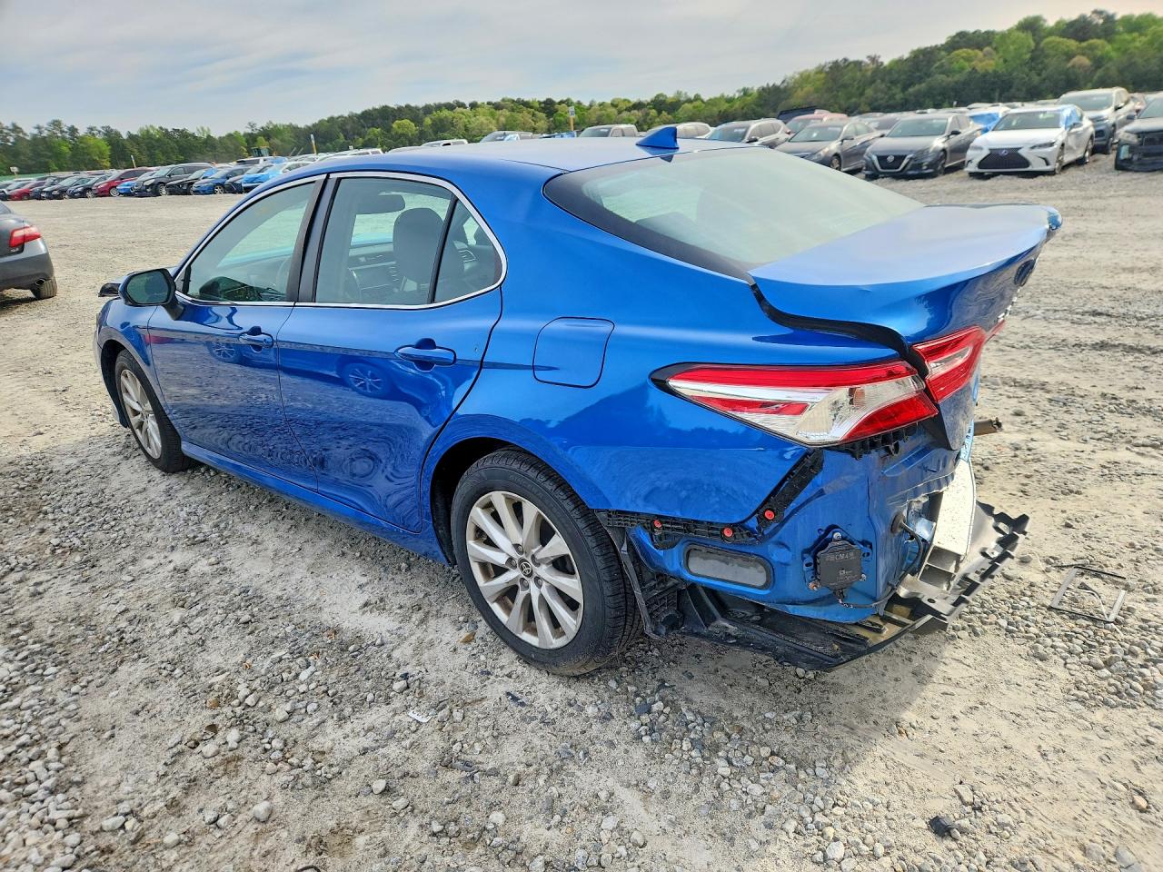 2020 TOYOTA CAMRY LE photo 3