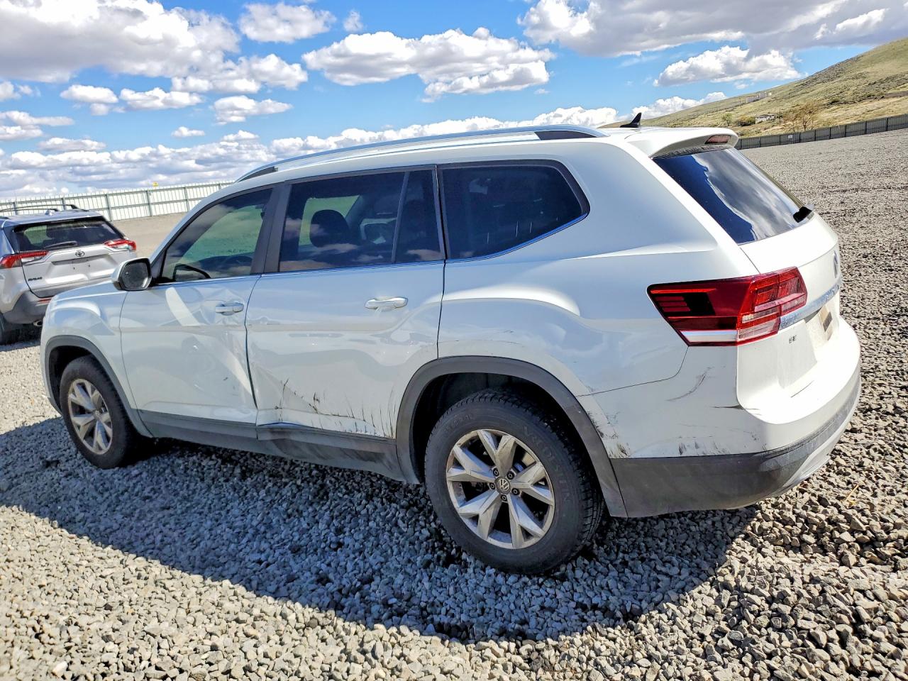 2018 VOLKSWAGEN ATLAS SE photo 4