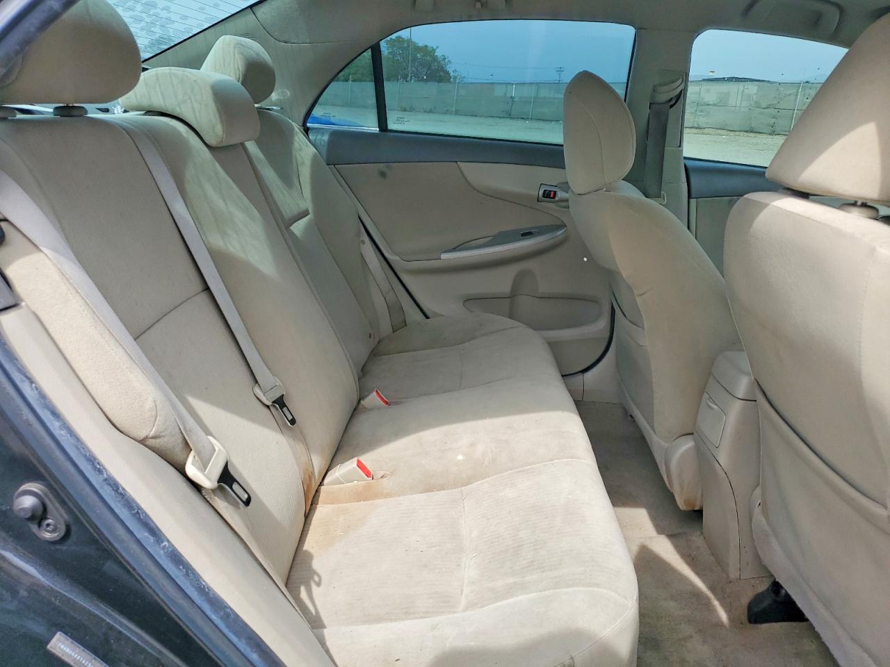 2010 TOYOTA COROLLA LE photo 10