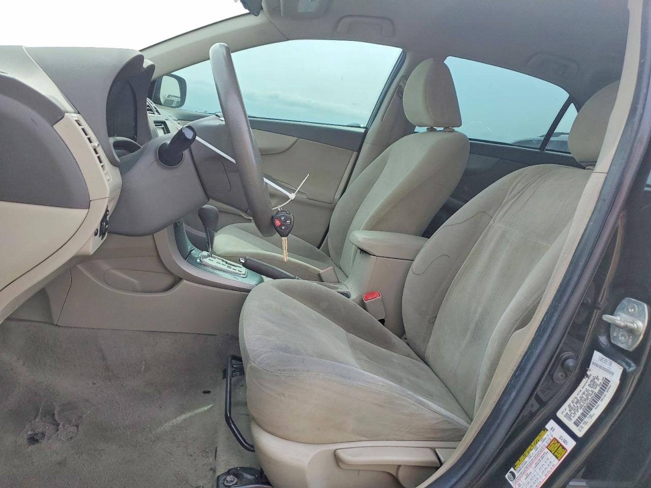 2010 TOYOTA COROLLA LE photo 7