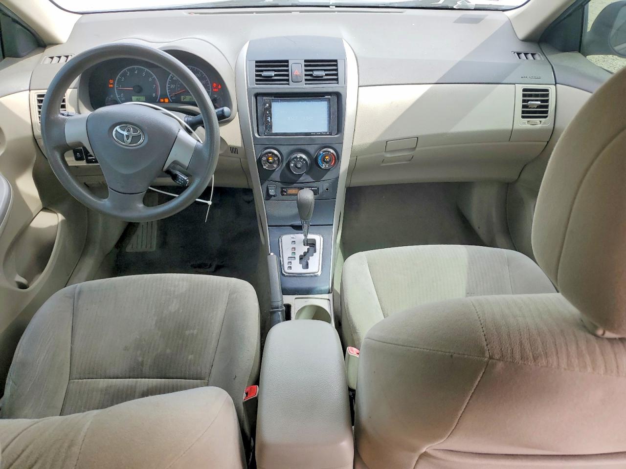 2010 TOYOTA COROLLA LE photo 8