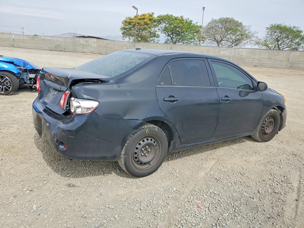 2010 TOYOTA COROLLA LE photo 3