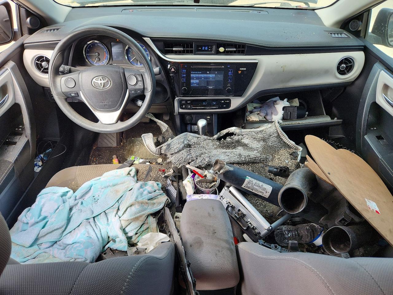 2017 TOYOTA COROLLA LE photo 15