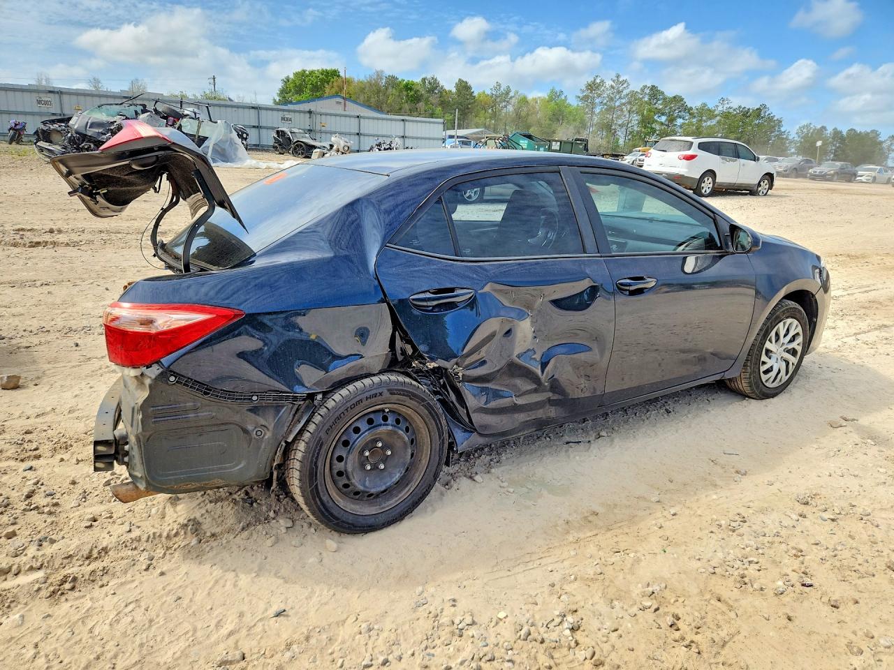 2017 TOYOTA COROLLA LE photo 5