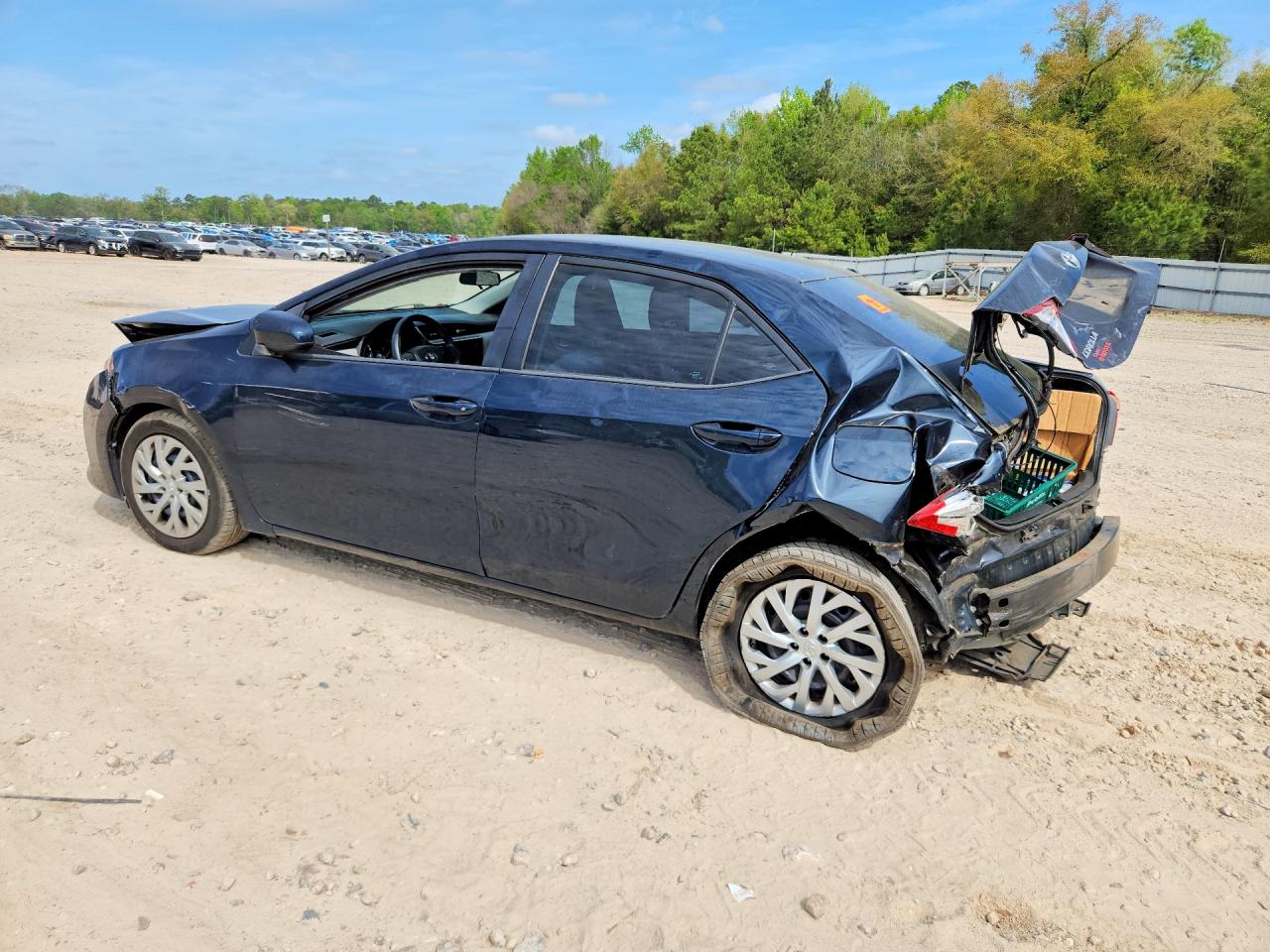 2017 TOYOTA COROLLA LE photo 3
