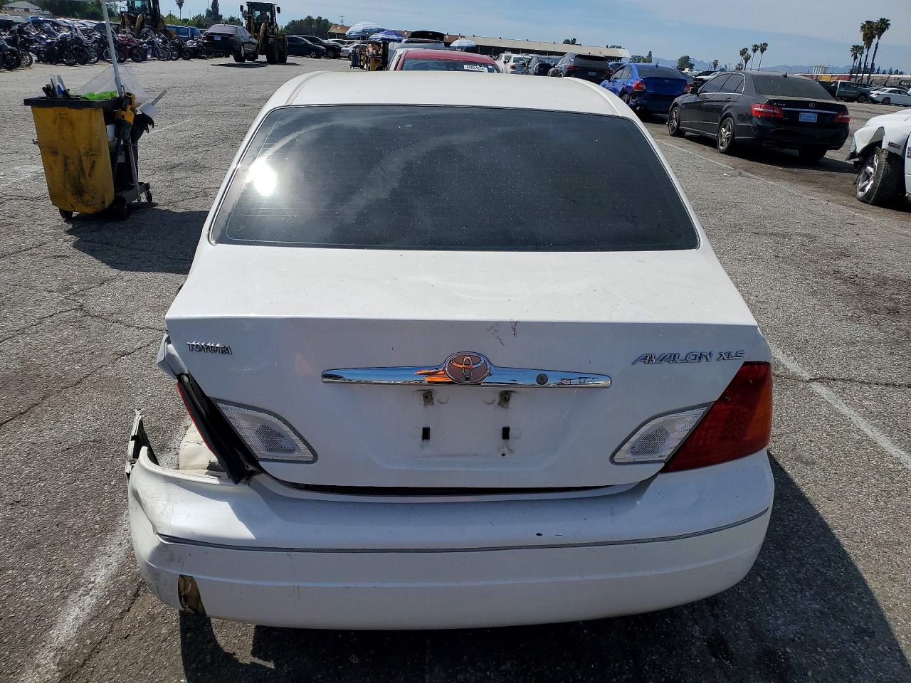 2000 TOYOTA AVALON XLS photo 16