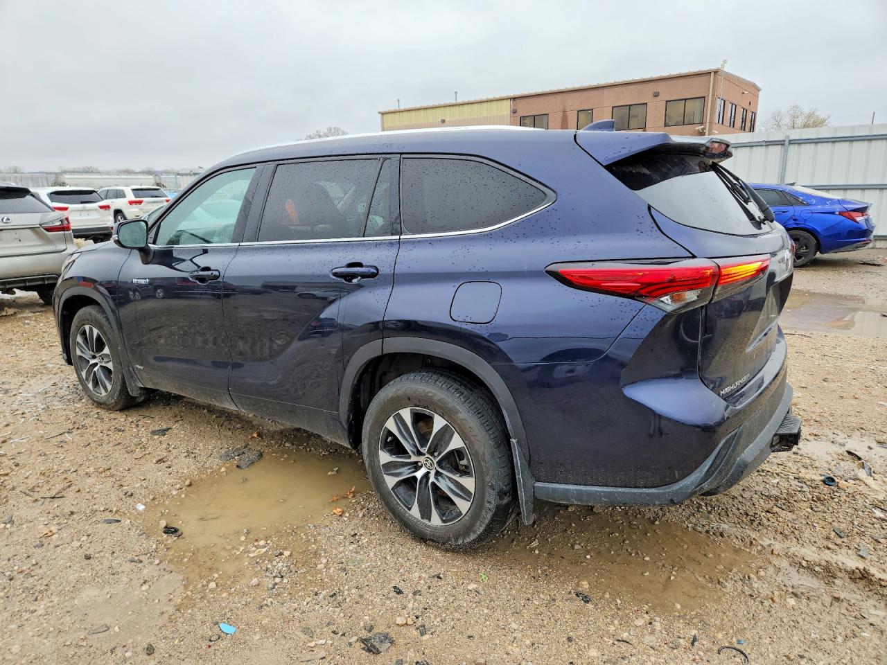 2020 TOYOTA HIGHLANDER HYBRID XLE photo 2