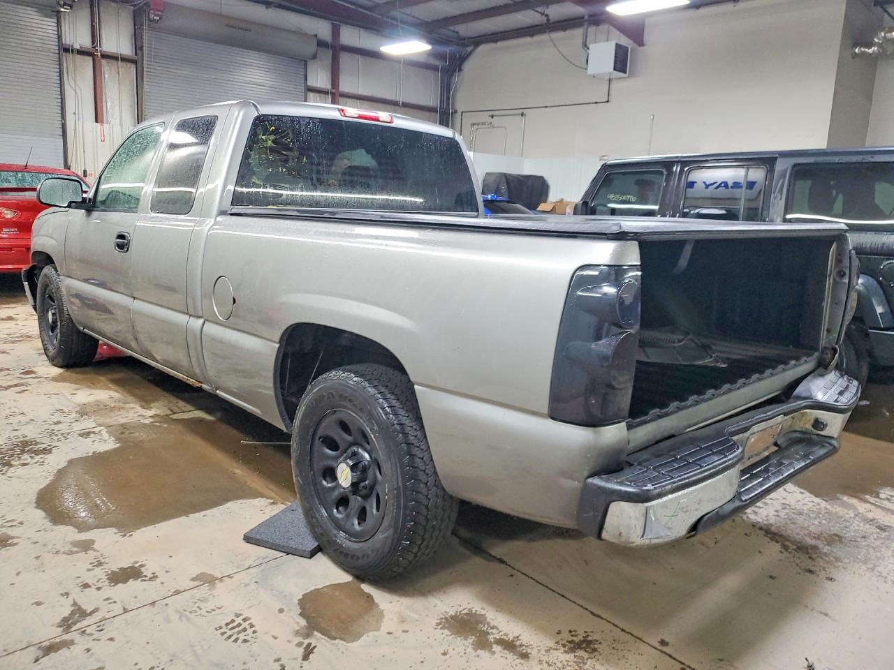 2006 CHEVROLET SILVERADO C1500 photo 2