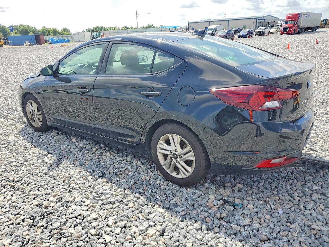 2019 HYUNDAI ELANTRA VALUE EDITION photo 2