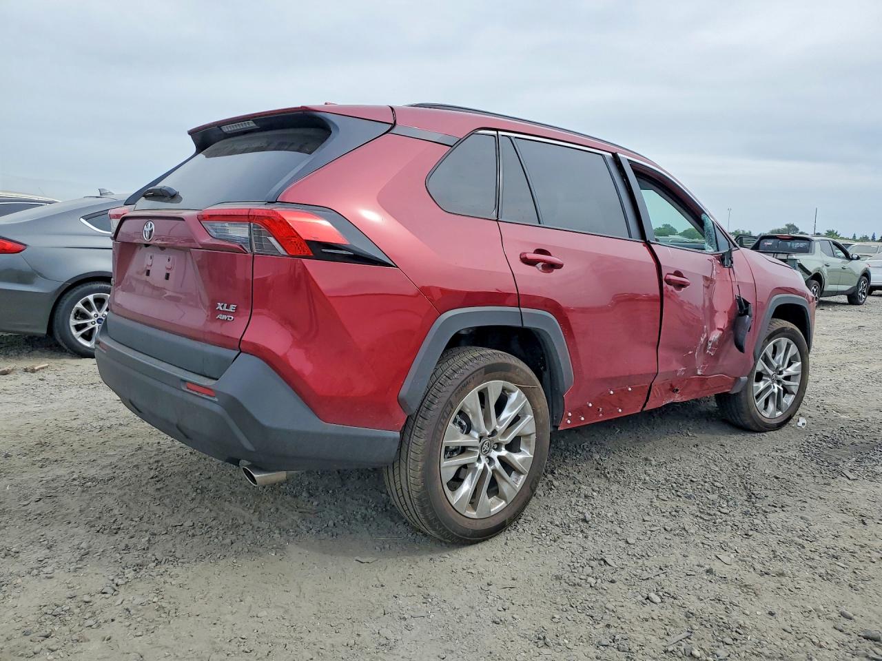 2025 TOYOTA RAV4 XLE PREMIUM photo 7