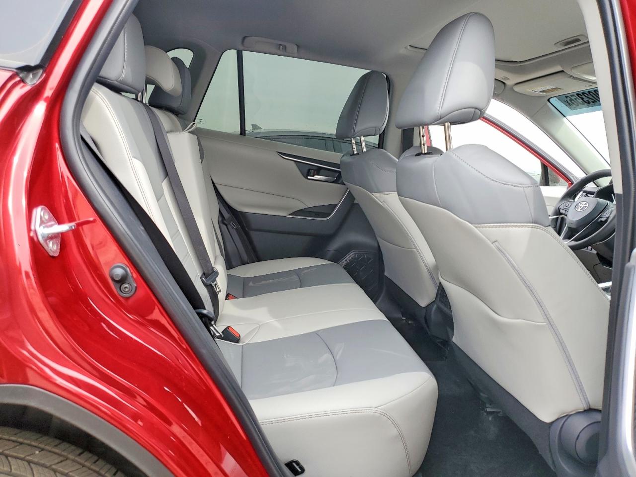 2025 TOYOTA RAV4 XLE PREMIUM photo 31