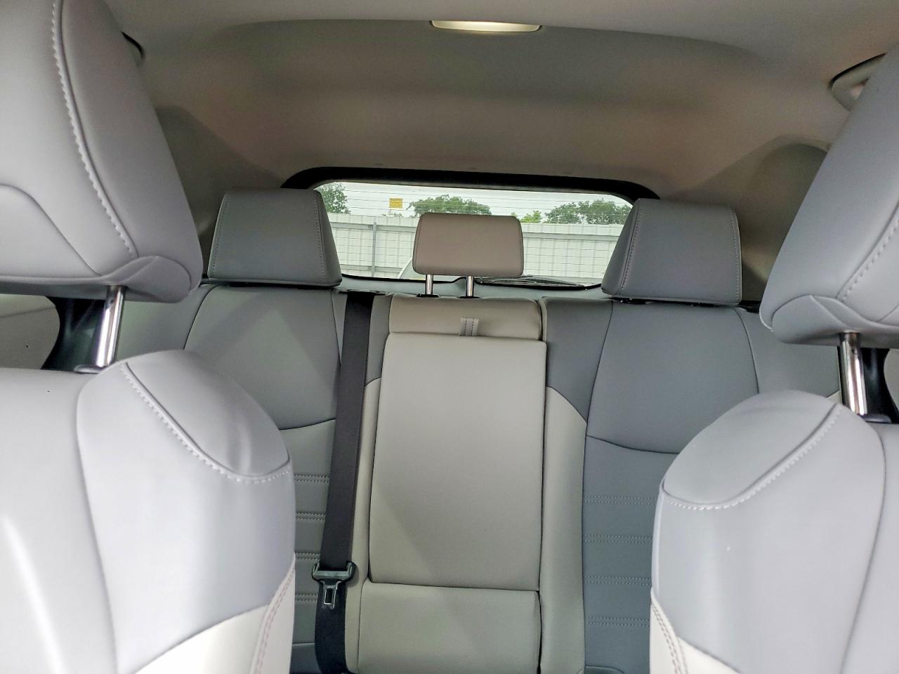2025 TOYOTA RAV4 XLE PREMIUM photo 28