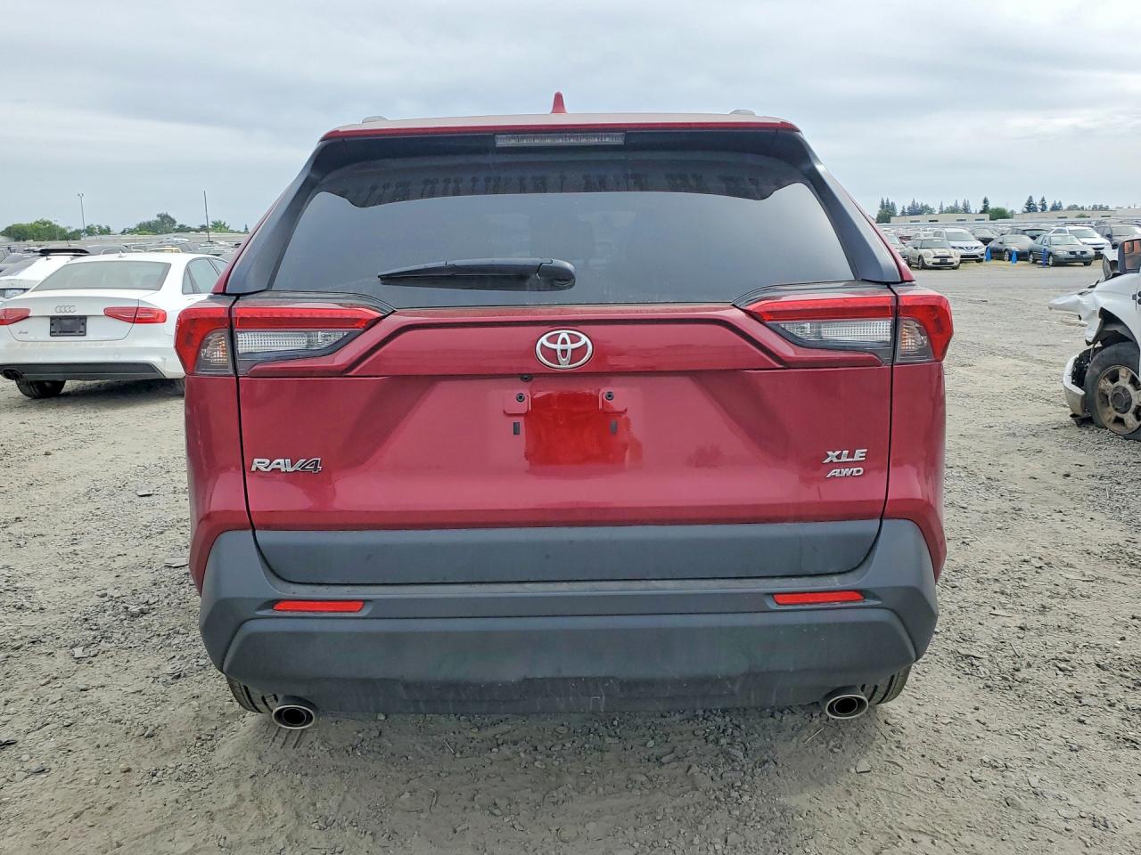 2025 TOYOTA RAV4 XLE PREMIUM photo 16