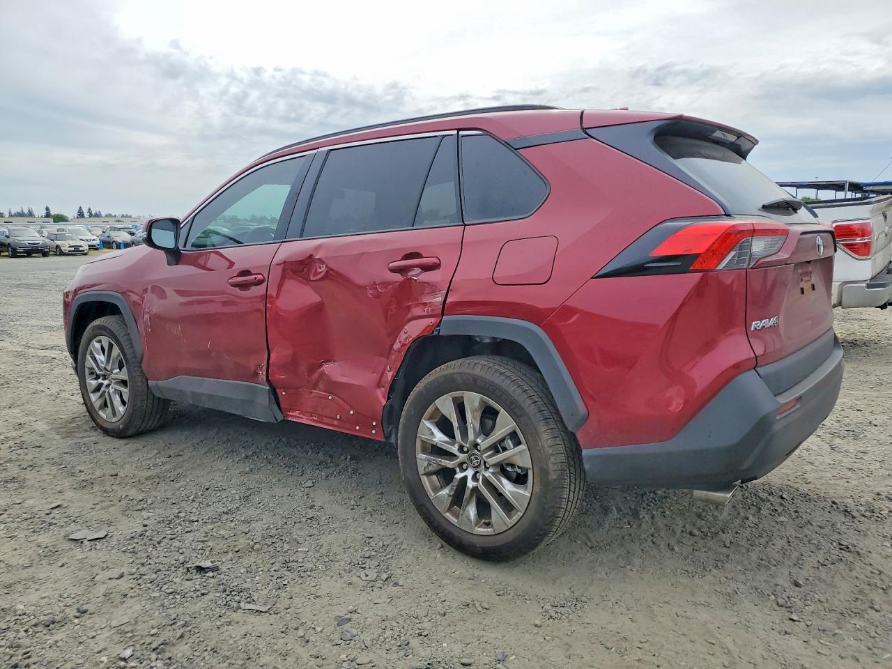 2025 TOYOTA RAV4 XLE PREMIUM photo 4