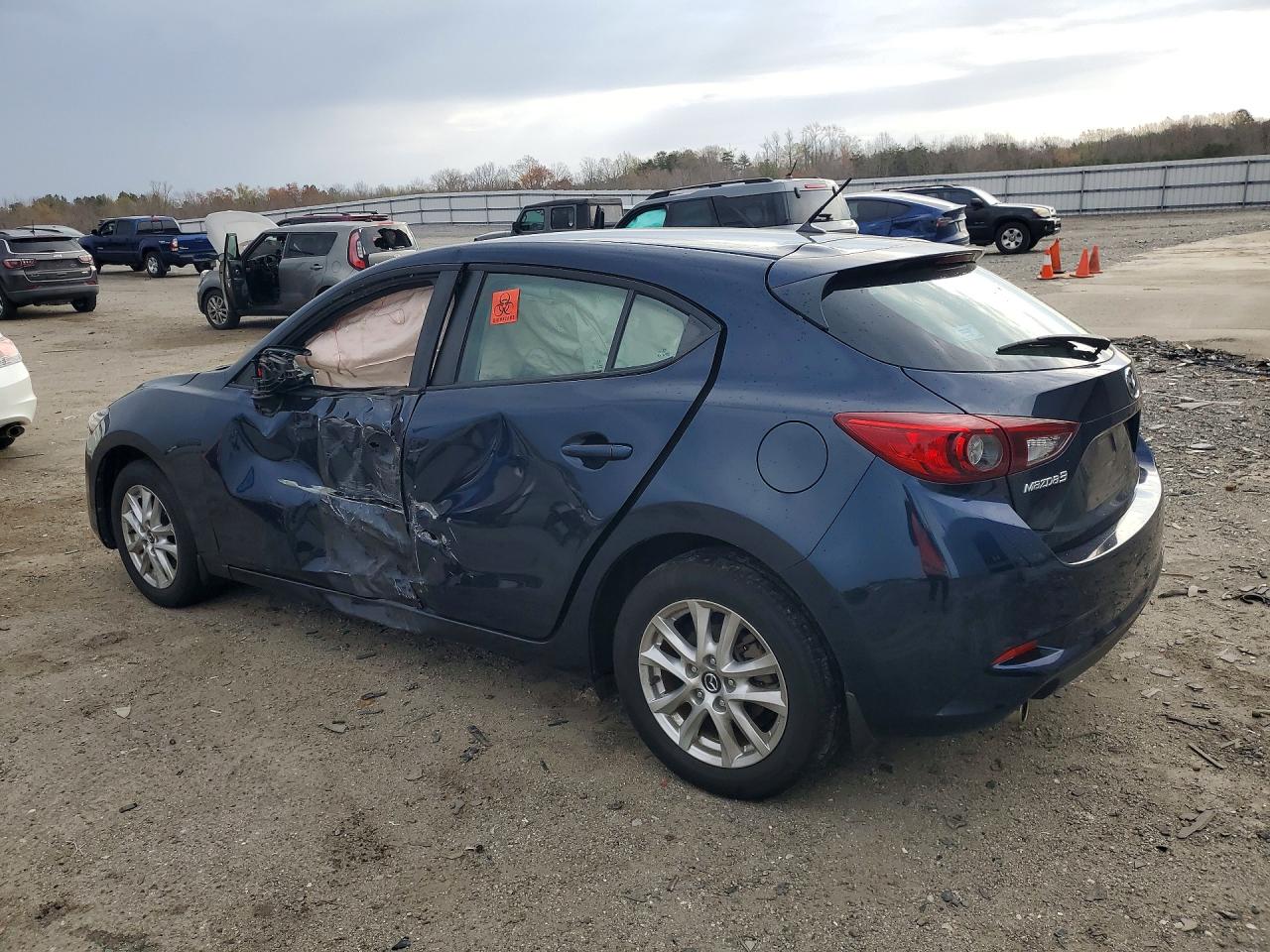 2018 MAZDA 3 SPORT photo 2