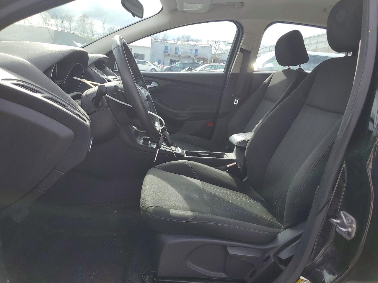 2015 FORD FOCUS SE photo 13
