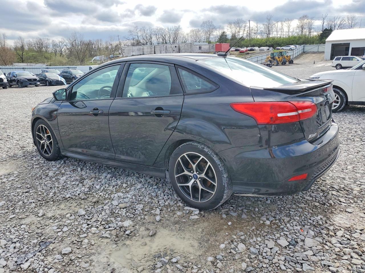 2015 FORD FOCUS SE photo 3