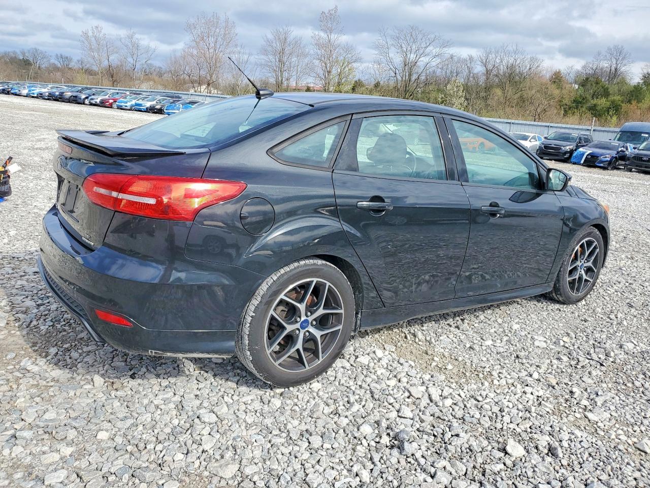 2015 FORD FOCUS SE photo 5
