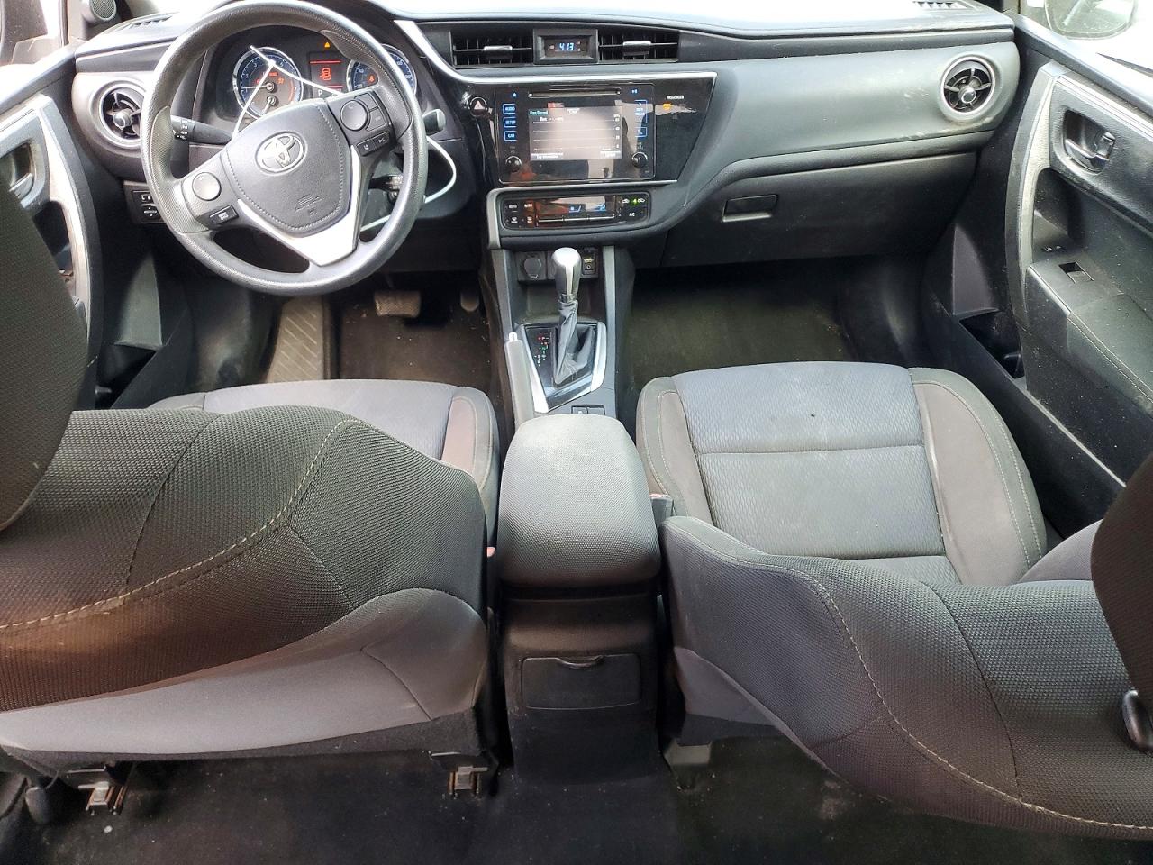 2017 TOYOTA COROLLA LE photo 8