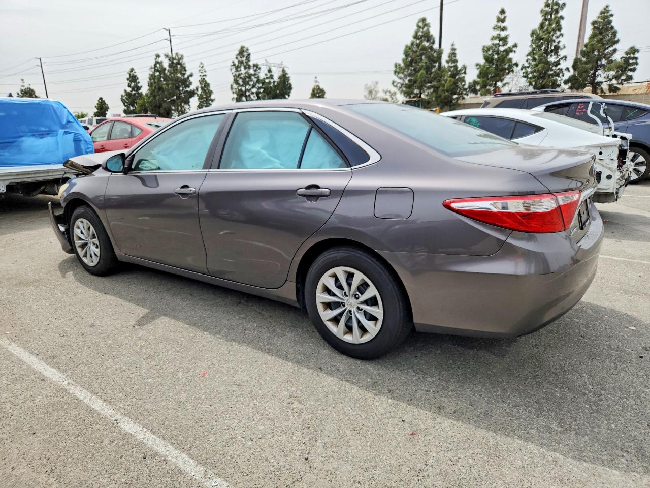 2015 TOYOTA CAMRY LE photo 4